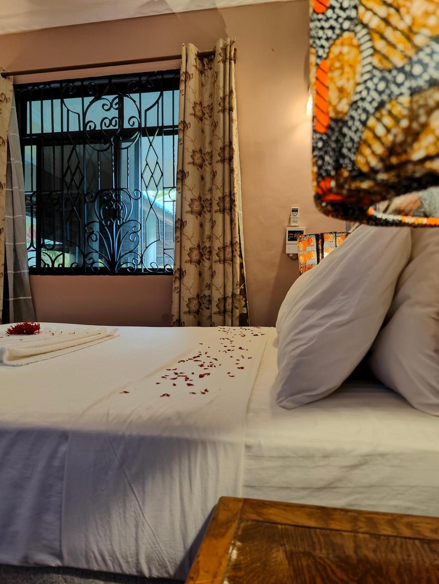 Paradiso Hotels & Resorts ดาร์เอสซาลาม ภายนอก รูปภาพ